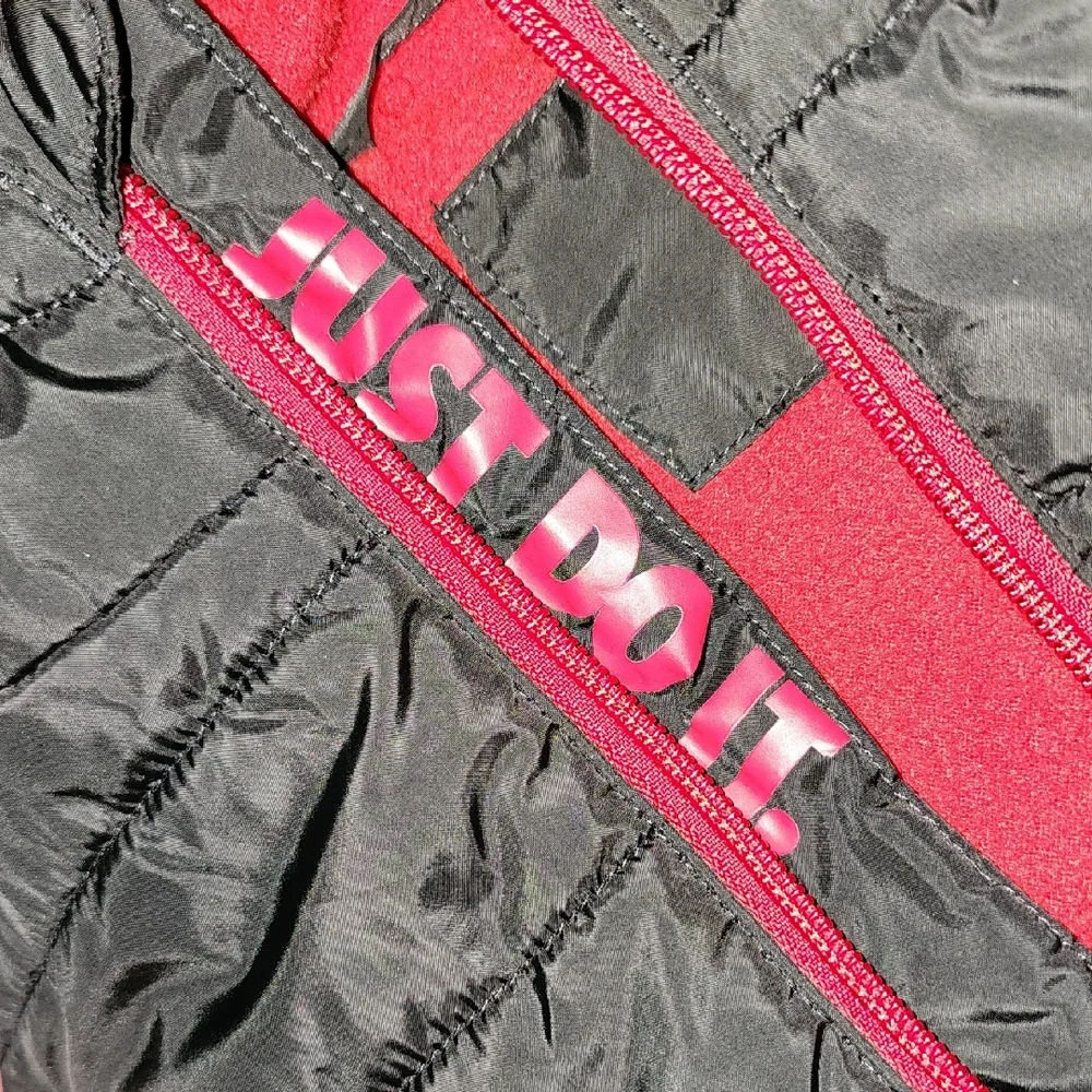 Like New Nike Black/Red Puffer Jacket  100--116 Cm 5-6 Yrs Toddler Hooded Puffer